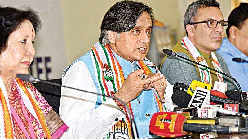 Congress leader Shashi Tharoor addresses a press conference in Bengaluru on Saturday. (Photo: DC) Congress leader Shashi Tharoor addresses a press conference in Bengaluru on Saturday. (Photo: DC)