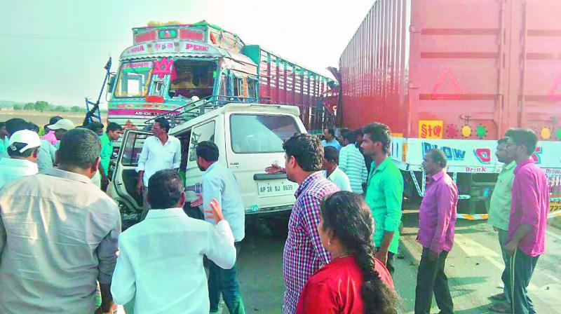 The traffic on both lanes of the highway was blocked for around two hours following the accident on Saturday. (Photo: DC) The traffic on both lanes of the highway was blocked for around two hours following the accident on Saturday. (Photo: DC)