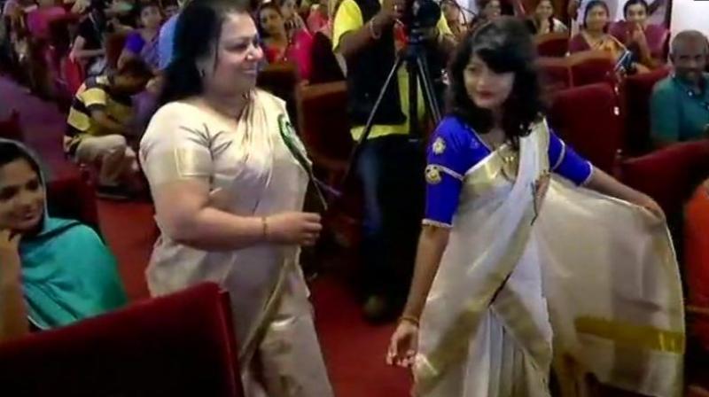 Hanan Hamid at the Onam Bakrid Khadi Expo in Thiruvananthapuram on Wednesday. (Photo: Twitter | ANI) Hanan Hamid at the Onam Bakrid Khadi Expo in Thiruvananthapuram on Wednesday. (Photo: Twitter | ANI)