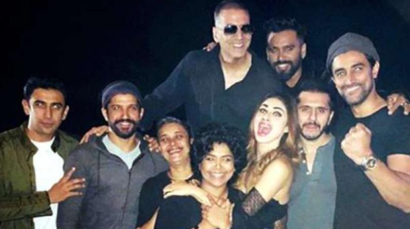 Akshay Kumar and the team of 'Gold' at the movie's wrap up party. Akshay Kumar and the team of 'Gold' at the movie's wrap up party.