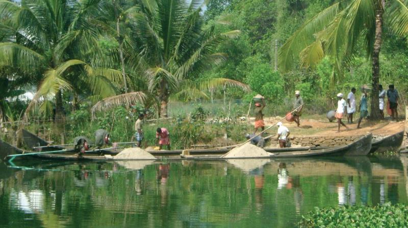 People work to pile up sand mined from the TS Canal to the shore. A scene from near Naaluchira (file pic) People work to pile up sand mined from the TS Canal to the shore. A scene from near Naaluchira (file pic)