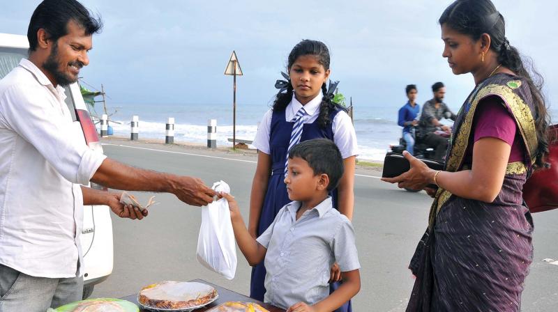 People from various parts of the district are coming to Mukhadar to try Malabar special Ramadan delicacies. People from various parts of the district are coming to Mukhadar to try Malabar special Ramadan delicacies.