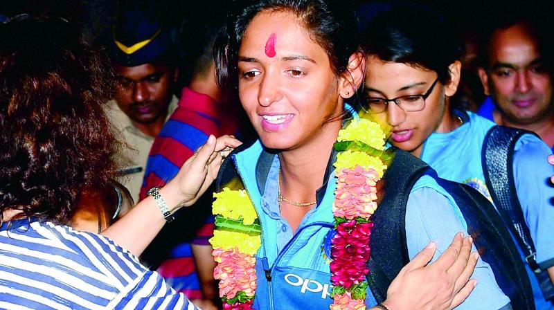Indian women’s cricket team vice-captain Harmanpreet Kaur is garlanded on her arrival in Mumbai early on Wednesday morning. (Photo: AP) Indian women’s cricket team vice-captain Harmanpreet Kaur is garlanded on her arrival in Mumbai early on Wednesday morning. (Photo: AP)