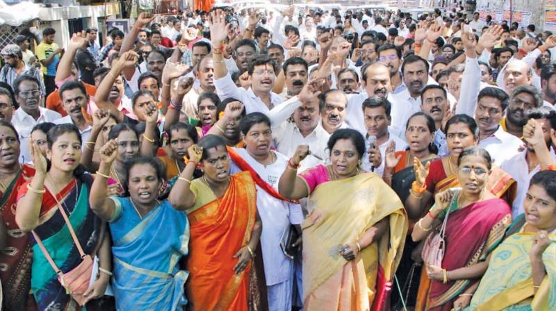 TN BJP secretary leads a protest to condemn Sidhu’s remarks and demanded an apology in Chennai on Tuesday. (Photo: DC) TN BJP secretary leads a protest to condemn Sidhu’s remarks and demanded an apology in Chennai on Tuesday. (Photo: DC)