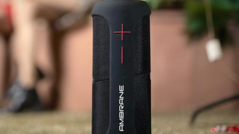 Fireboom comes with a 3000mAh battery that brings uninterrupted 8 hours non-stop music playback.