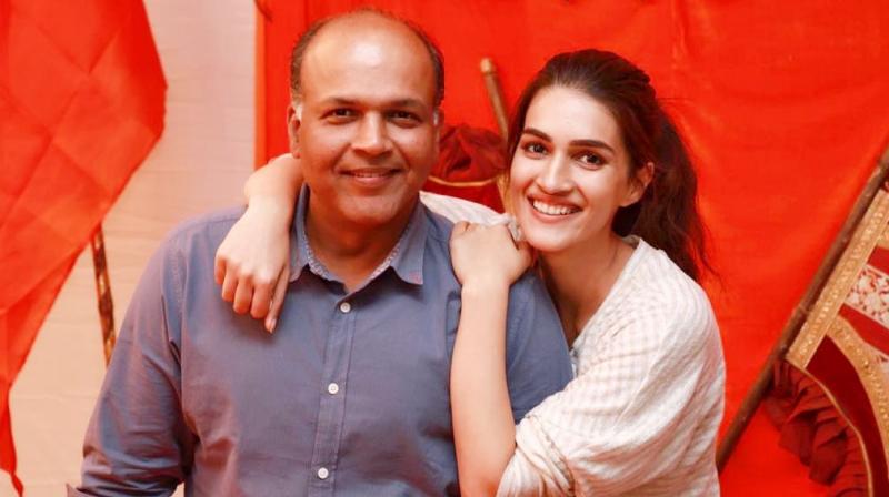 Ashutosh Gowariker and Kriti Sanon. (Photo: Twitter) Ashutosh Gowariker and Kriti Sanon. (Photo: Twitter)