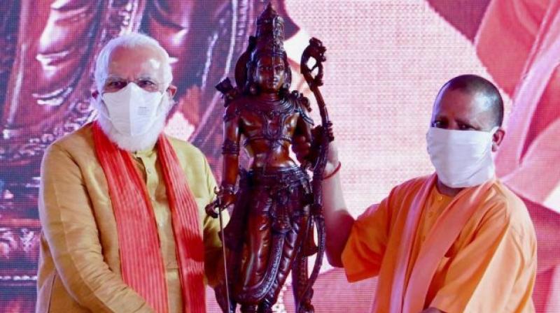 PM Narendra Modi being presented with a memento by Uttar Pradesh CM Yogi Adityanath during the Ayodhya Ram Mandir bhoomi pujan (PTI)