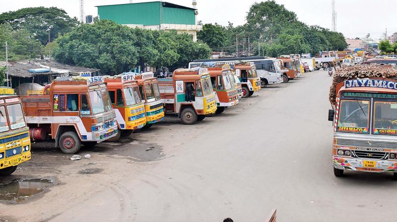 Lorries on strike at Tirupur on Saturday. (Photo:DC) Lorries on strike at Tirupur on Saturday. (Photo:DC)