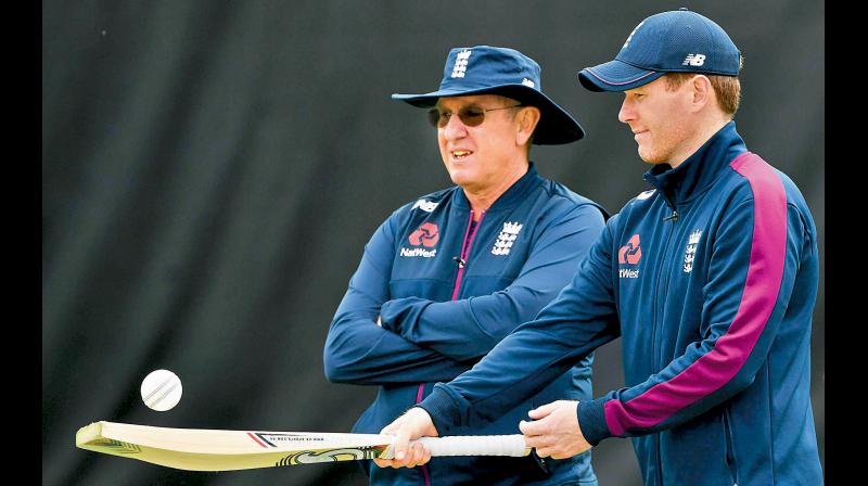 England captain Eoin Morgan (R) attends a training session with head coach Trevor Bayliss. AFP Photo