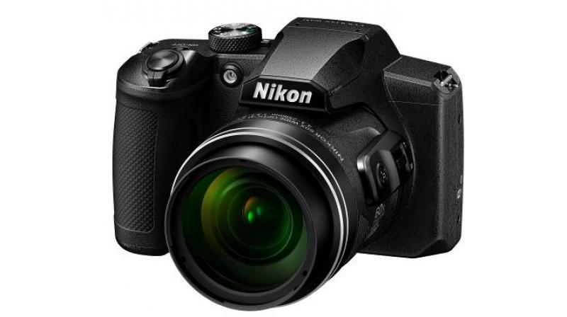 The COOLPIX B600 is equipped with a 60× optical zoom lens that covers an incredible range of focal length beginning at the wide-angle 24mm equivalent and extending to super-telephoto 1440mm equivalent (up to 120×2 zoom is possible when Dynamic Fine Zoom is enabled). The COOLPIX B600 is equipped with a 60× optical zoom lens that covers an incredible range of focal length beginning at the wide-angle 24mm equivalent and extending to super-telephoto 1440mm equivalent (up to 120×2 zoom is possible when Dynamic Fine Zoom is enabled).