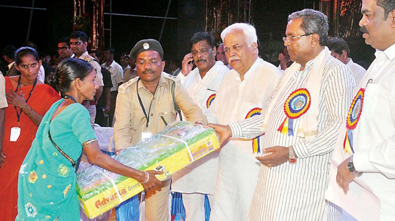 Chief MInister Siddaramaiah and Industries Minister R.V. Deshpande at the launch of developmental works in Uttara Kannada district on Wednesday. (Photo: DC) Chief MInister Siddaramaiah and Industries Minister R.V. Deshpande at the launch of developmental works in Uttara Kannada district on Wednesday. (Photo: DC)