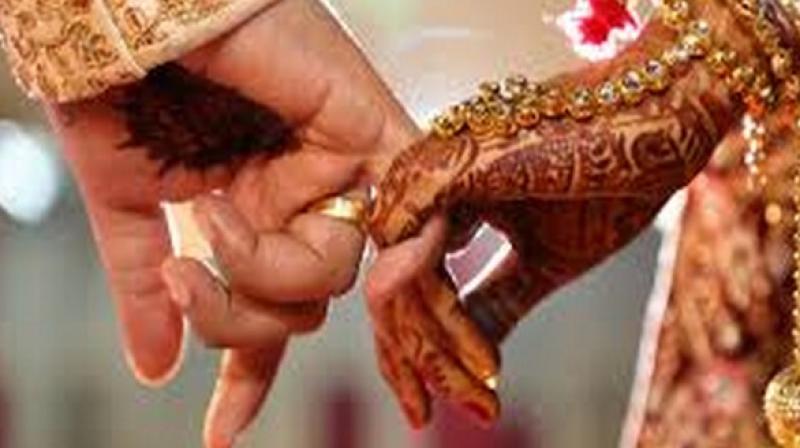 Fasting is a trend that seems to be catching up among young urban men who do not believe that it's a compulsion for their wife to observe a Karwa Chauth. (Photo: ANI) Fasting is a trend that seems to be catching up among young urban men who do not believe that it's a compulsion for their wife to observe a Karwa Chauth. (Photo: ANI)