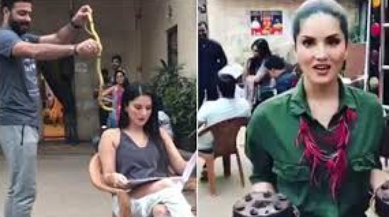 Sunny Leone took her revenge on the prankster who threw a snake at her. Sunny Leone took her revenge on the prankster who threw a snake at her.