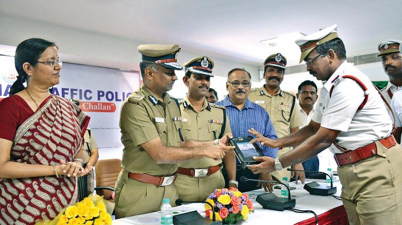 Traffic Police To Go Cashless - Now Pay Traffic Challan Through PayTM