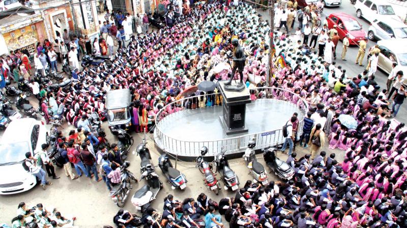 School of Medical Education (SME) students stage a dharna near Gandhi Statue in Kottayam on Wednesday. (Photo: Rajeev Prasad) School of Medical Education (SME) students stage a dharna near Gandhi Statue in Kottayam on Wednesday. (Photo: Rajeev Prasad)