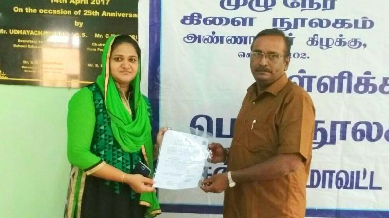 Shabana Anjum is being felicitated for successfully clearing the TNPSC Group 1 exam by librarian S. Ranganathan of Anna Nagar (East) library. (Photo: DC) Shabana Anjum is being felicitated for successfully clearing the TNPSC Group 1 exam by librarian S. Ranganathan of Anna Nagar (East) library. (Photo: DC)