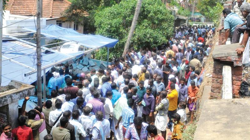 A serpentine queue in front of the liquor outlet of Beverages Corporation at Pettah in Thiruvananthapuram, which is one of the few outlets functioning following the Supreme Court restrictions, on Sunday. (Photo: A.V.MUZAFAR) A serpentine queue in front of the liquor outlet of Beverages Corporation at Pettah in Thiruvananthapuram, which is one of the few outlets functioning following the Supreme Court restrictions, on Sunday. (Photo: A.V.MUZAFAR)
