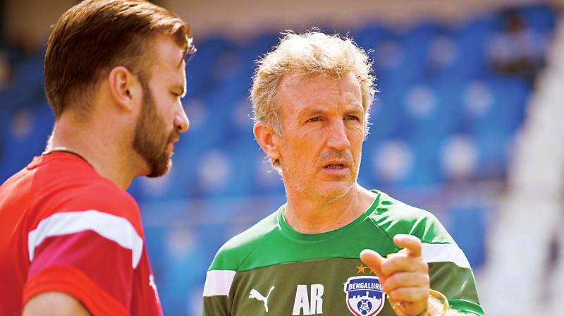 Albert Roca explaining to Marjan Jugovic during a training session. Albert Roca explaining to Marjan Jugovic during a training session.