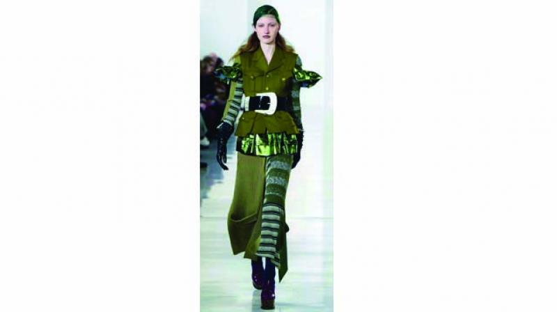 A green dress or kaftan with bohemian prints in red, black, white is another stylish way to wear this tone. A green dress or kaftan with bohemian prints in red, black, white is another stylish way to wear this tone.