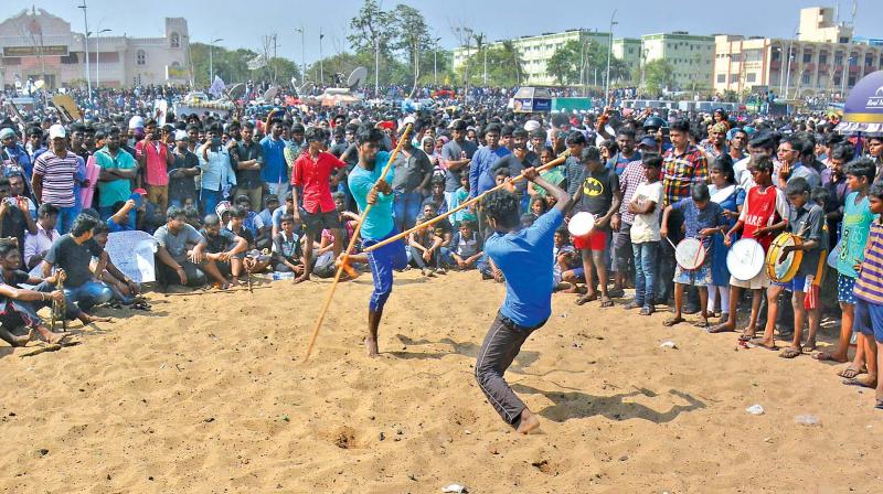 Silambattam enthusiasts perform during jallikattu protest in Marina on Sunday. (Photo: DC) Silambattam enthusiasts perform during jallikattu protest in Marina on Sunday. (Photo: DC)