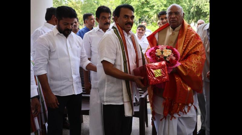 Jupally, other leaders from BRS join Congress