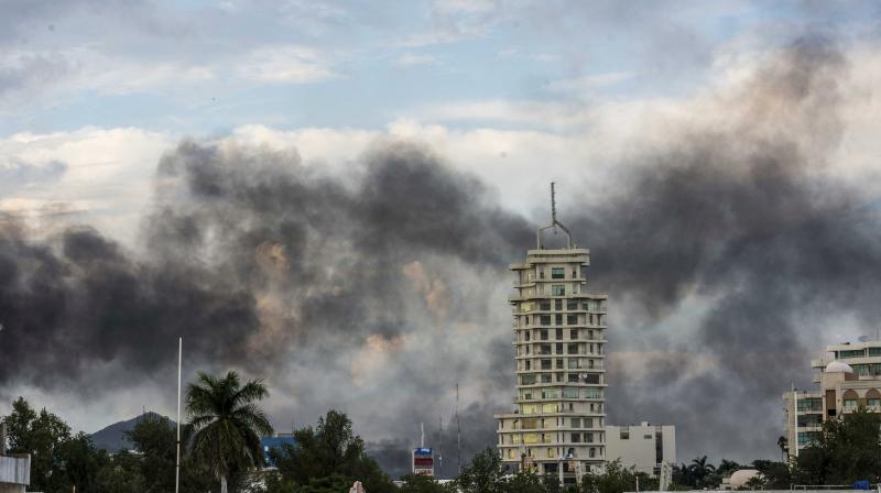 Smoke from burning cars rises due in Culiacan, Mexico, Thursday, Oct. 17, 2019. An intense gunfight with heavy weapons and burning vehicles blocking roads raged in the capital of Mexico’s Sinaloa state Thursday after security forces located one of Joaquín “El Chapo” Guzmán’s sons who is wanted in the US on drug trafficking charges. (Photo: AP) Smoke from burning cars rises due in Culiacan, Mexico, Thursday, Oct. 17, 2019. An intense gunfight with heavy weapons and burning vehicles blocking roads raged in the capital of Mexico’s Sinaloa state Thursday after security forces located one of Joaquín “El Chapo” Guzmán’s sons who is wanted in the US on drug trafficking charges. (Photo: AP)