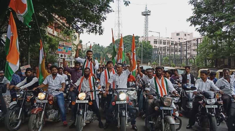 Former Congress minister N.A. Haris’ son Mohammed Nalapad, who was expelled from the party eight months ago, takes part in a protest by Youth Congress at Malleswaram in Bengaluru on Sunday Image: DC Former Congress minister N.A. Haris’ son Mohammed Nalapad, who was expelled from the party eight months ago, takes part in a protest by Youth Congress at Malleswaram in Bengaluru on Sunday Image: DC