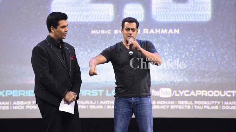 Salman was his usual casual self. (Photo: Viral Bhayani) Salman was his usual casual self. (Photo: Viral Bhayani)