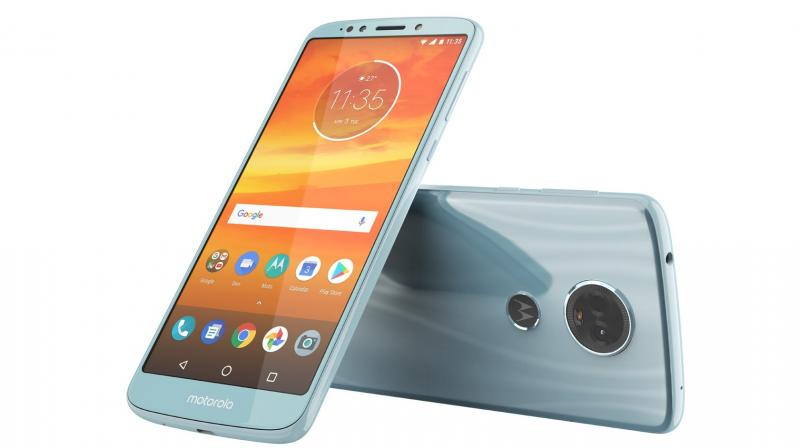 Look closely and you will see that this baby Moto is taking major inspiration from the recently launched Moto X4 premium midranger. (Photo: Evan Blass) Look closely and you will see that this baby Moto is taking major inspiration from the recently launched Moto X4 premium midranger. (Photo: Evan Blass)