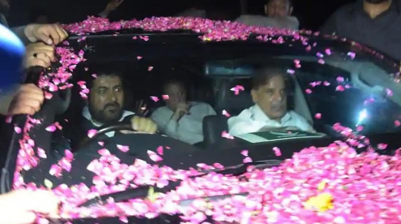 Former Pakistani Prime Minister Nawaz Sharif sits in a vehicle alongside his younger brother Shahbaz Sharif (R) following his release from Adiala prison in Rawalpindi on September 19. (Photo: AP) Former Pakistani Prime Minister Nawaz Sharif sits in a vehicle alongside his younger brother Shahbaz Sharif (R) following his release from Adiala prison in Rawalpindi on September 19. (Photo: AP)