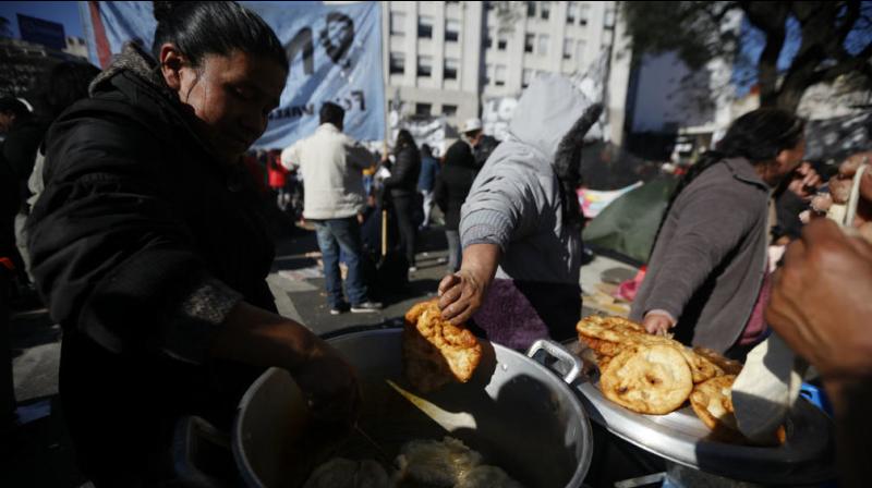 Argentina’s Senate unanimously approved a law on Wednesday that will increase state funds dedicated to fighting hunger and improving nutrition as the country grapples with stifling inflation and increased poverty. (Photo: AFP) Argentina’s Senate unanimously approved a law on Wednesday that will increase state funds dedicated to fighting hunger and improving nutrition as the country grapples with stifling inflation and increased poverty. (Photo: AFP)