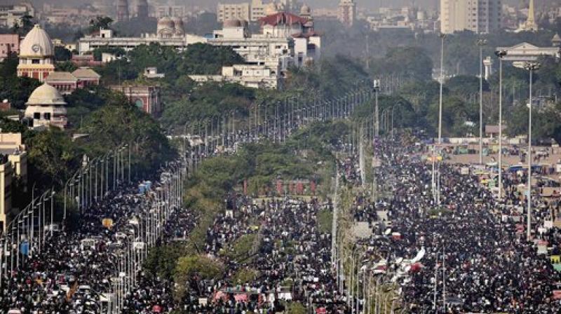The huge crowds at Kamarajar Salai saw traffic moving along at snail's pace and even on adjoining roads. (Photo: PTI) The huge crowds at Kamarajar Salai saw traffic moving along at snail's pace and even on adjoining roads. (Photo: PTI)