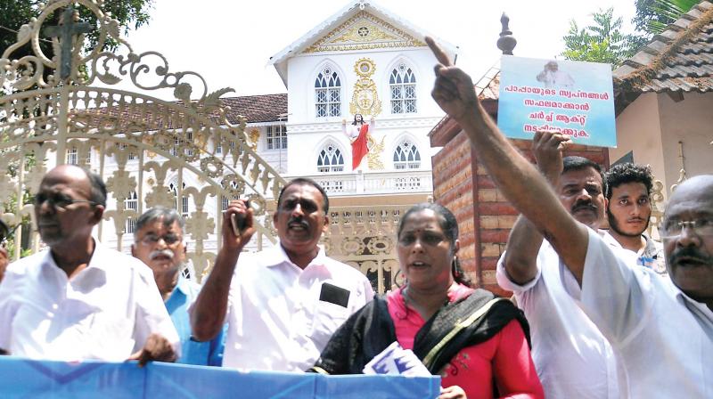 A group of faithful stages a protest in front of Major Archbishop’s house in Ernakulam demanding implementation of the Church Act in Kochi. A group of faithful stages a protest in front of Major Archbishop’s house in Ernakulam demanding implementation of the Church Act in Kochi.