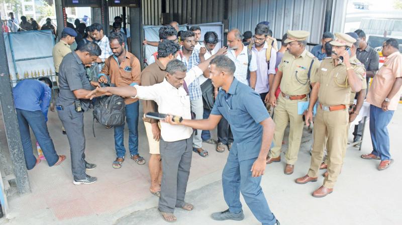 Railway security personnel checking passengers at Chennai Central railway station following intelligence inputs that members of the Lashkar-e-Tayyaba had infiltrated into the state. (Photo: DC) Railway security personnel checking passengers at Chennai Central railway station following intelligence inputs that members of the Lashkar-e-Tayyaba had infiltrated into the state. (Photo: DC)