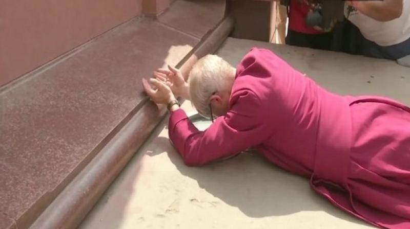 While paying homage at the Jallianwala Bagh memorial, Welby said, 'I cannot speak for the British Government. I am not the official of the government but can speak in the name of Christ.' (Photo: ANI) While paying homage at the Jallianwala Bagh memorial, Welby said, 'I cannot speak for the British Government. I am not the official of the government but can speak in the name of Christ.' (Photo: ANI)