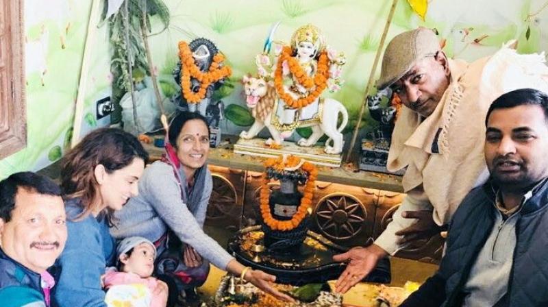 Kangana Ranaut performs Griha Pravesh in her Manali bungalow. Kangana Ranaut performs Griha Pravesh in her Manali bungalow.