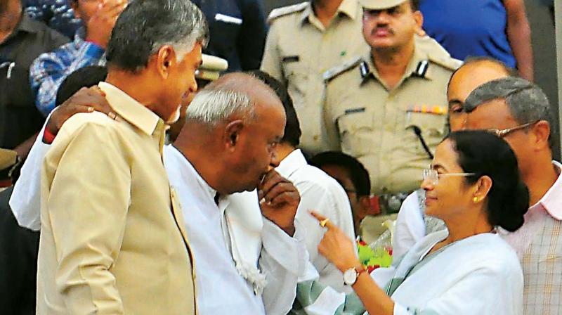 JD(S) supremo H.D. Deve Gowda with Andhra Pradesh Chief Minister N. Chandrababu Naidu and West Bengal Chief Minister Mamata Banerjee at the swearing-in ceremony in Bengaluru on Wednesday. (Photo:R. Samuel) JD(S) supremo H.D. Deve Gowda with Andhra Pradesh Chief Minister N. Chandrababu Naidu and West Bengal Chief Minister Mamata Banerjee at the swearing-in ceremony in Bengaluru on Wednesday. (Photo:R. Samuel)