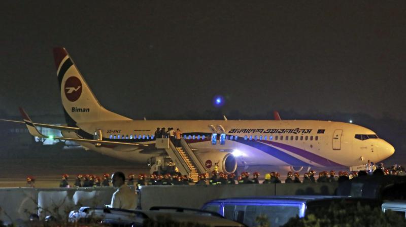 Bangladeshi commandoes shot a passenger on Sunday who had tried to enter the cockpit of a Biman Bangladesh Airlines flight. (Photo:AP) Bangladeshi commandoes shot a passenger on Sunday who had tried to enter the cockpit of a Biman Bangladesh Airlines flight. (Photo:AP)