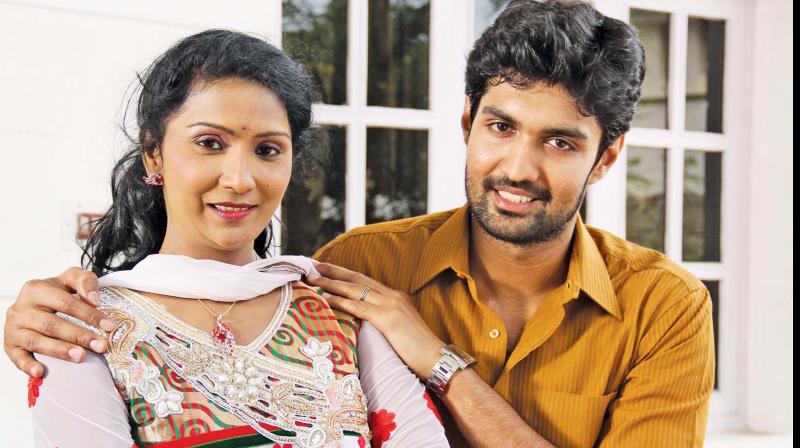 Vetri and Akrisha in Nenjil oru Oviyam Vetri and Akrisha in Nenjil oru Oviyam