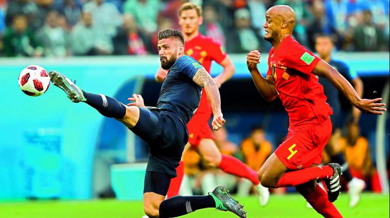 French forward Olivier Giroud controls the ball as Belgium defender Vincent Kompany tries to play catch up on Monday.(Photo: AFP) French forward Olivier Giroud controls the ball as Belgium defender Vincent Kompany tries to play catch up on Monday.(Photo: AFP)