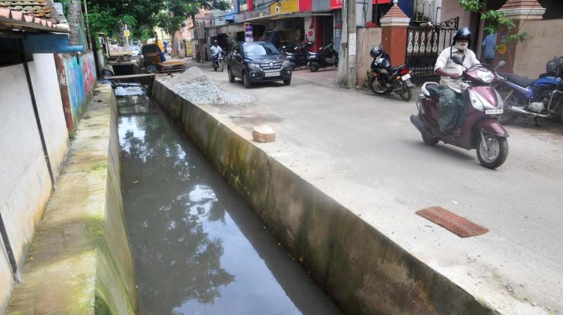 The uncovered drain without sidewall at Kannettumukku in Thiruvananthapuram. (Photo: A.V. MUZAFAR) The uncovered drain without sidewall at Kannettumukku in Thiruvananthapuram. (Photo: A.V. MUZAFAR)