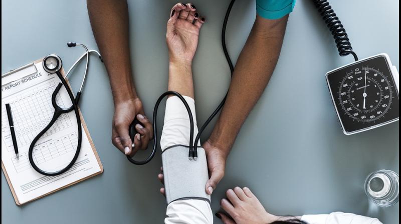 It can result in hardening and thickening of the heart arteries, leading to their narrowing and causing the heart to receive less blood supply. (Photo: Pixabay) It can result in hardening and thickening of the heart arteries, leading to their narrowing and causing the heart to receive less blood supply. (Photo: Pixabay)