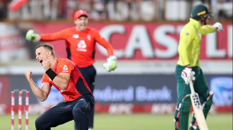 Englands Tom Curran took two wickets with the last two balls of the match as they beat South Africa by two runs in an amazing T20 international that produced over 400 runs on Friday as the tourists levelled the series at 1-1 with one game to play. (Photo:AFP)