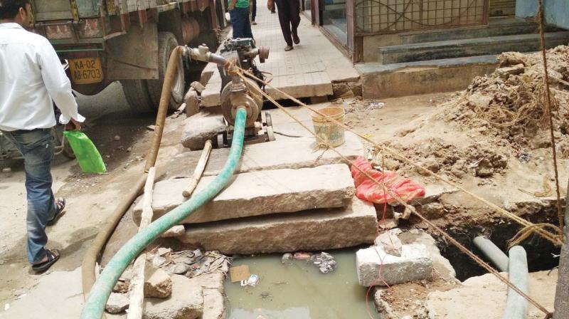 An overflowing drain in Chickpet (Photo: DC) An overflowing drain in Chickpet (Photo: DC)