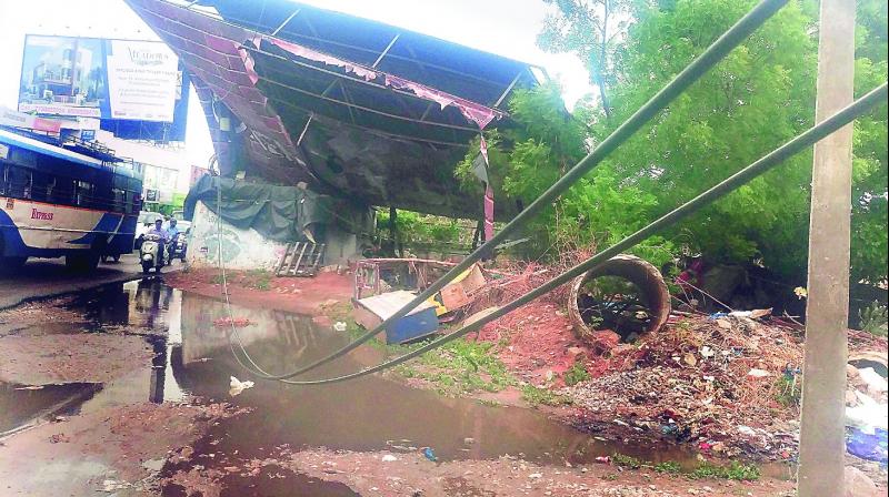 Hoarding falls off, electricity wire snaps off due to heavy wind on Thursday. Hoarding falls off, electricity wire snaps off due to heavy wind on Thursday.