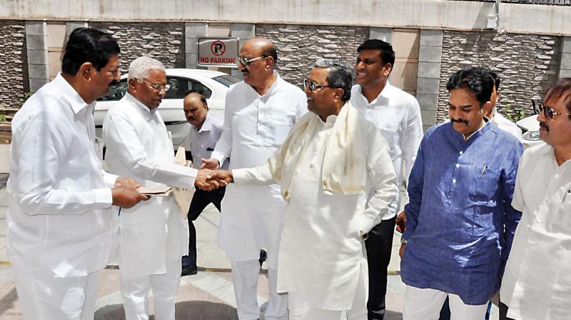 Former CM Siddaramaiah with BJP MPs G.S. Basavaraj and B.N. Bachchegowda in New Delhi on Tuesday. (Photo: KPN) Former CM Siddaramaiah with BJP MPs G.S. Basavaraj and B.N. Bachchegowda in New Delhi on Tuesday. (Photo: KPN)