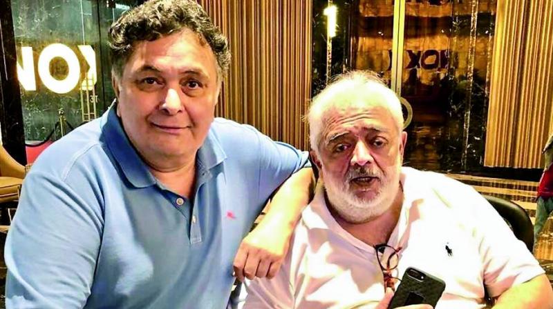 Along with a picture, where the old besties can be seen sharing a light moment, Rahul announced the news to the world. “RISHI KAPOOR (CHINTU) is CANCER FREE!!!!,” he captioned the picture. Along with a picture, where the old besties can be seen sharing a light moment, Rahul announced the news to the world. “RISHI KAPOOR (CHINTU) is CANCER FREE!!!!,” he captioned the picture.