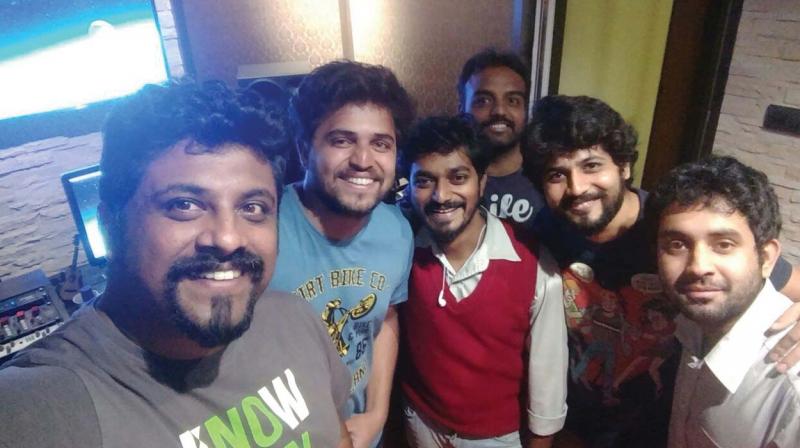 Raghu Dixit with The Last Kannadiga team Raghu Dixit with The Last Kannadiga team