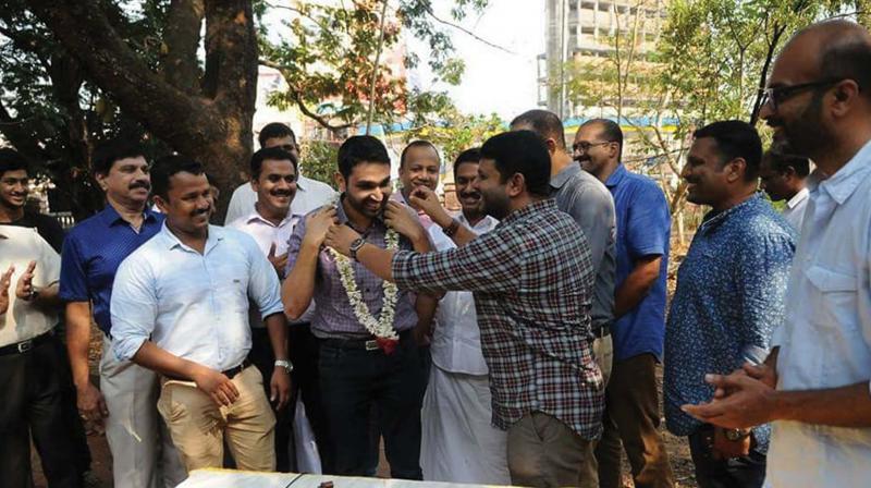 Members of Cannanore Cycling club honour Kannur district collector Mi Mohammed Ali for promoting cycling. Members of Cannanore Cycling club honour Kannur district collector Mi Mohammed Ali for promoting cycling.