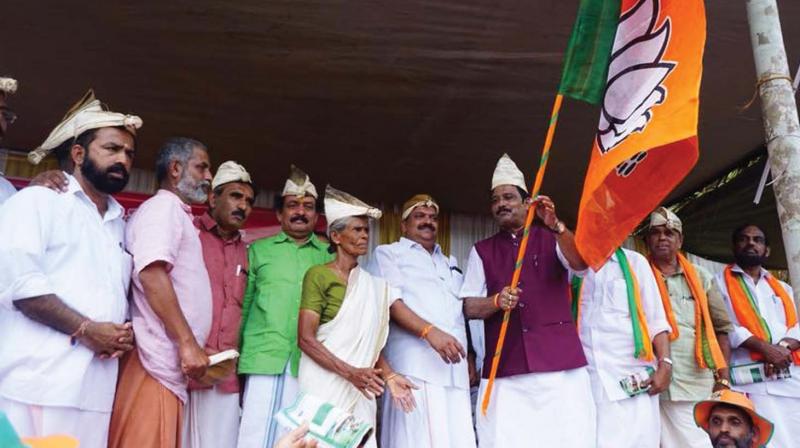BJP National secretary Ranjit Sinha flags off farmers’ march at Keezhattoor in Kannur on Tuesday. BJP National secretary Ranjit Sinha flags off farmers’ march at Keezhattoor in Kannur on Tuesday.
